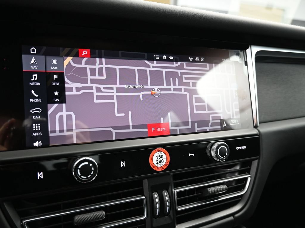 Certified 2025 Porsche Macan GTS AWD/4WD image 28