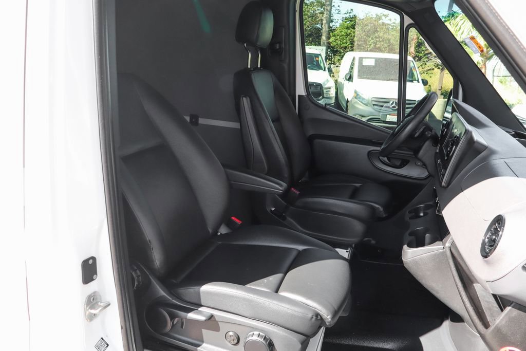 Used 2024 Mercedes-Benz Sprinter 2500 w/ Acoustic Package image 41