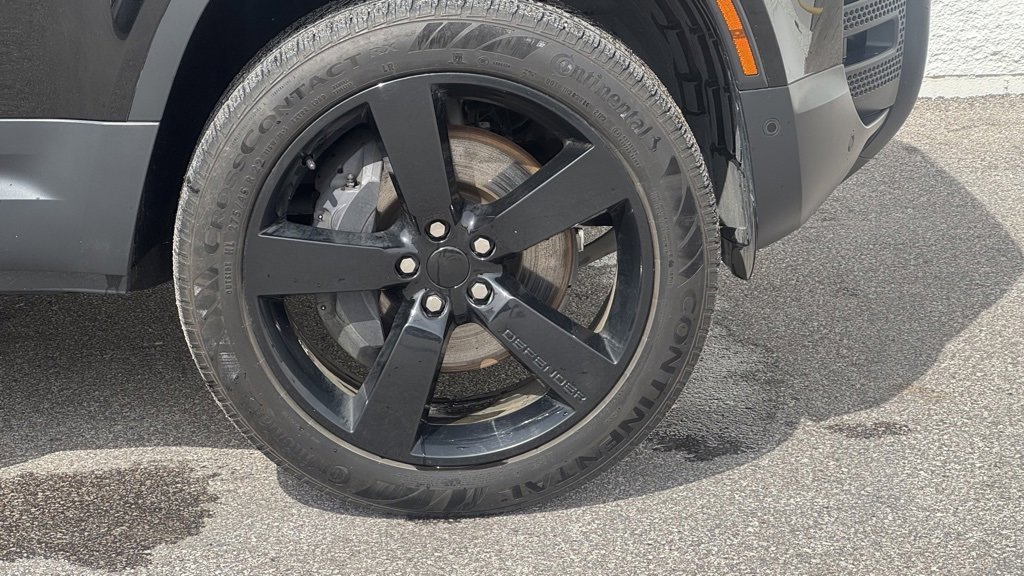 Used 2023 Land Rover Defender 130 SE image 3