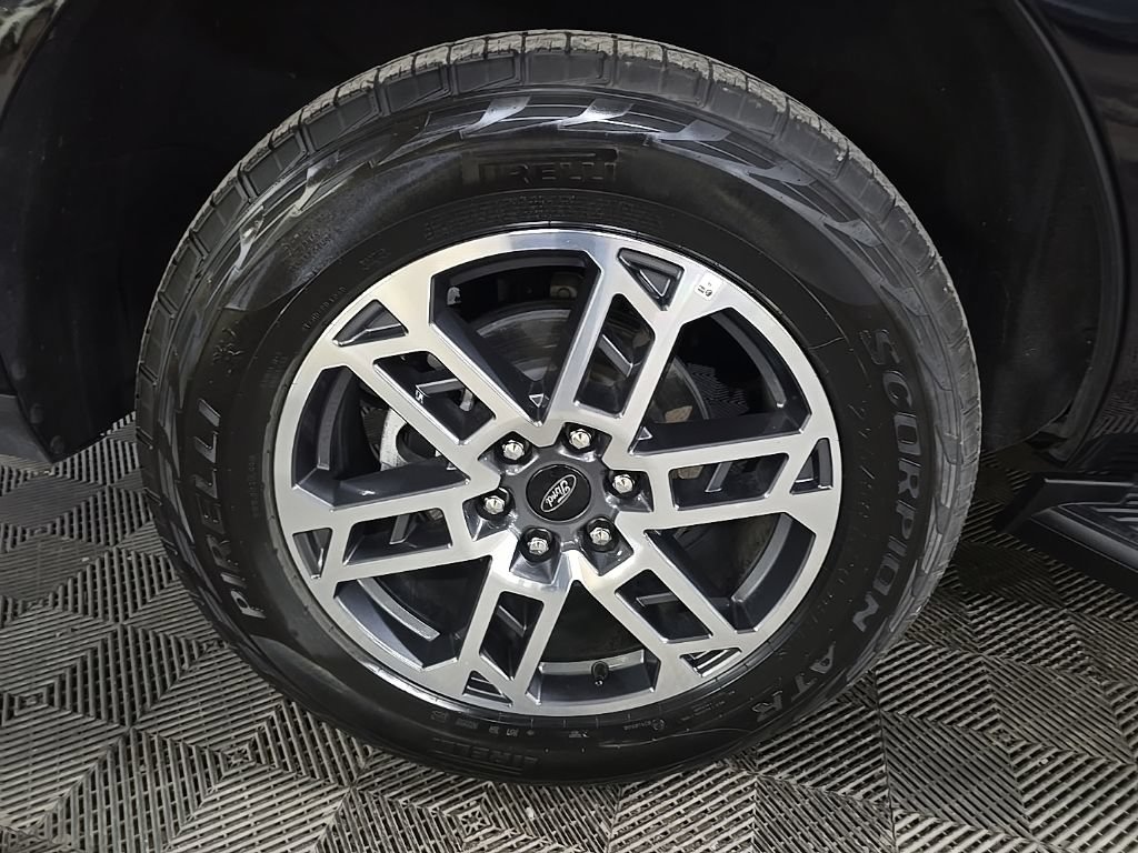Certified 2025 Ford Expedition Active AWD/4WD image 18