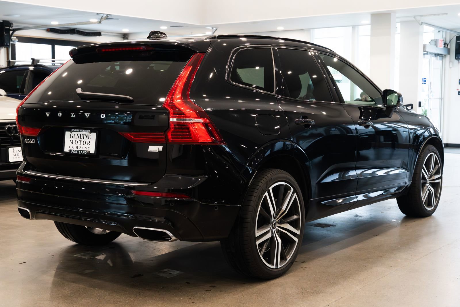 Used 2021 Volvo XC60 T8 R-Design w/ Advanced Package AWD/4WD image 4