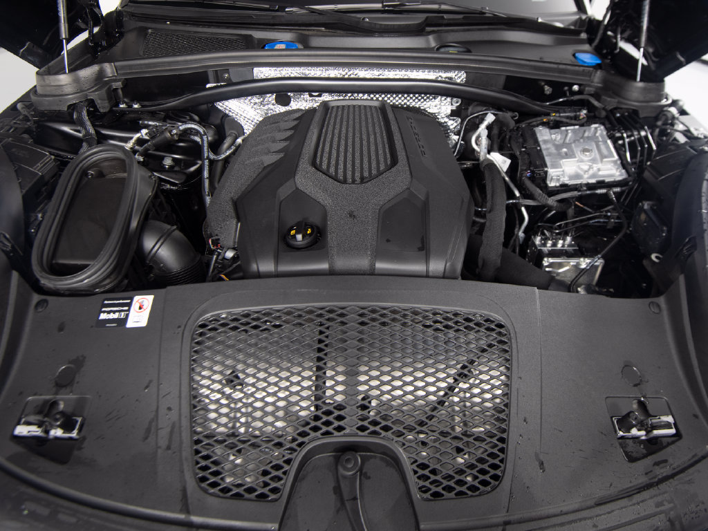 Certified 2026 Porsche Macan AWD/4WD image 41