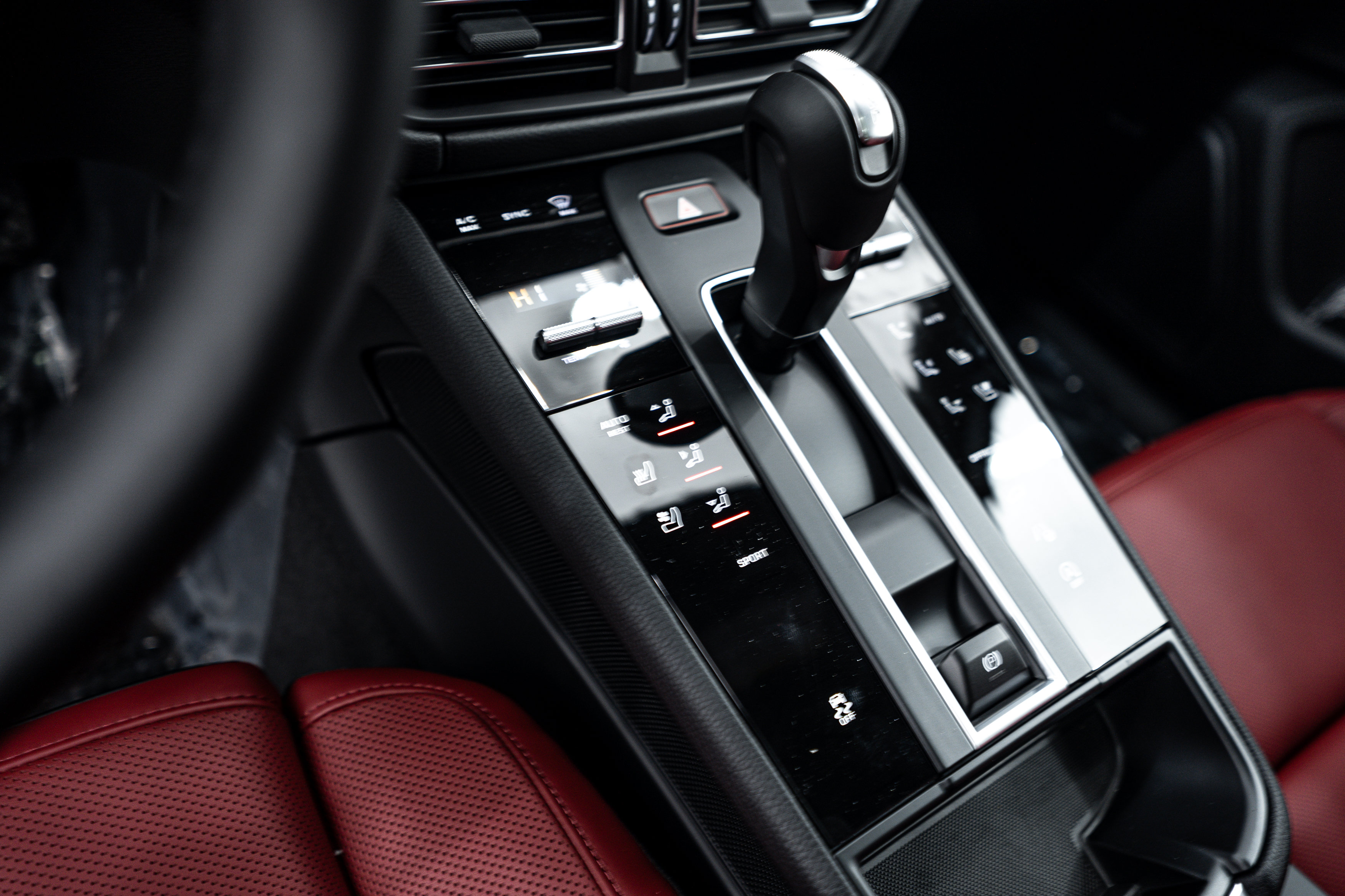 Certified 2026 Porsche Macan AWD/4WD image 13