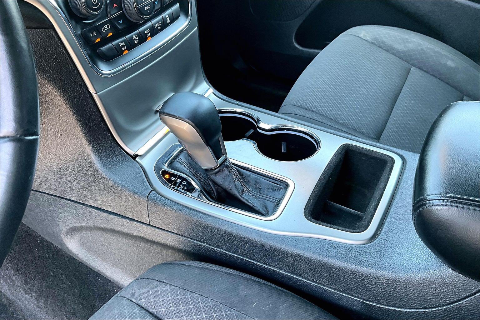 Used 2018 Jeep Grand Cherokee Laredo AWD/4WD image 13