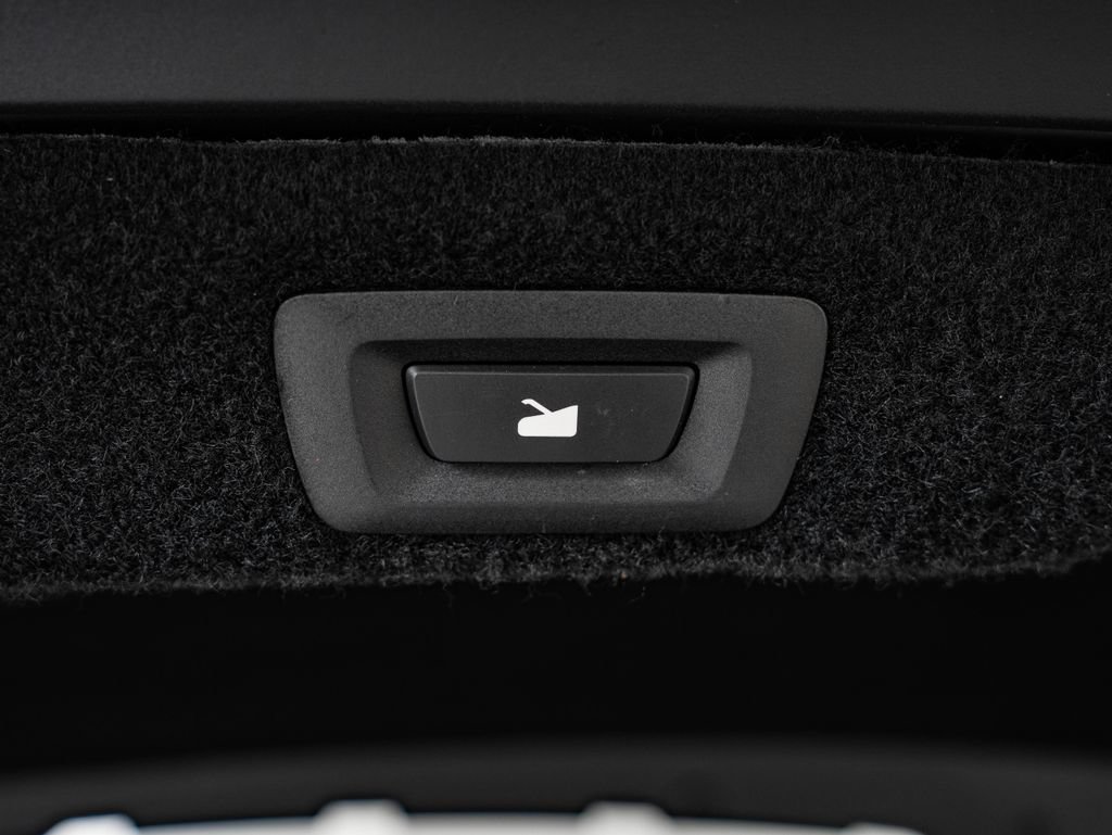 Used 2024 Lucid Air Pure RWD image 21