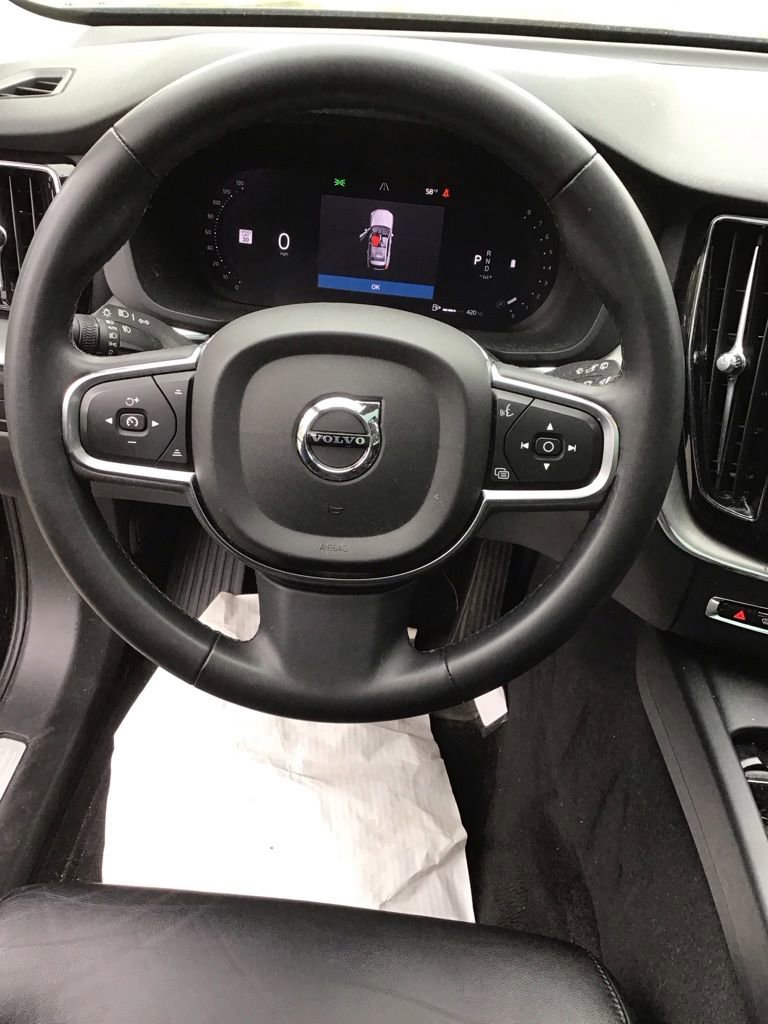 Used 2023 Volvo XC60 B5 Core AWD/4WD image 9