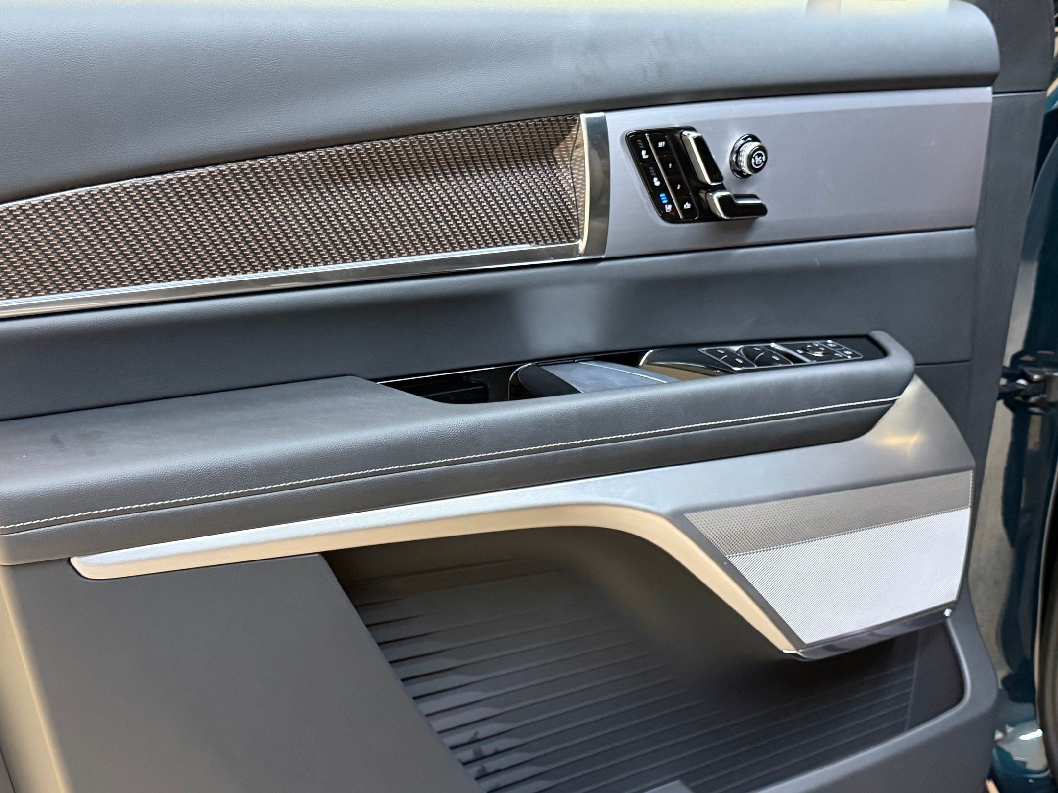 New 2026 Cadillac Vistiq Luxury AWD/4WD image 12