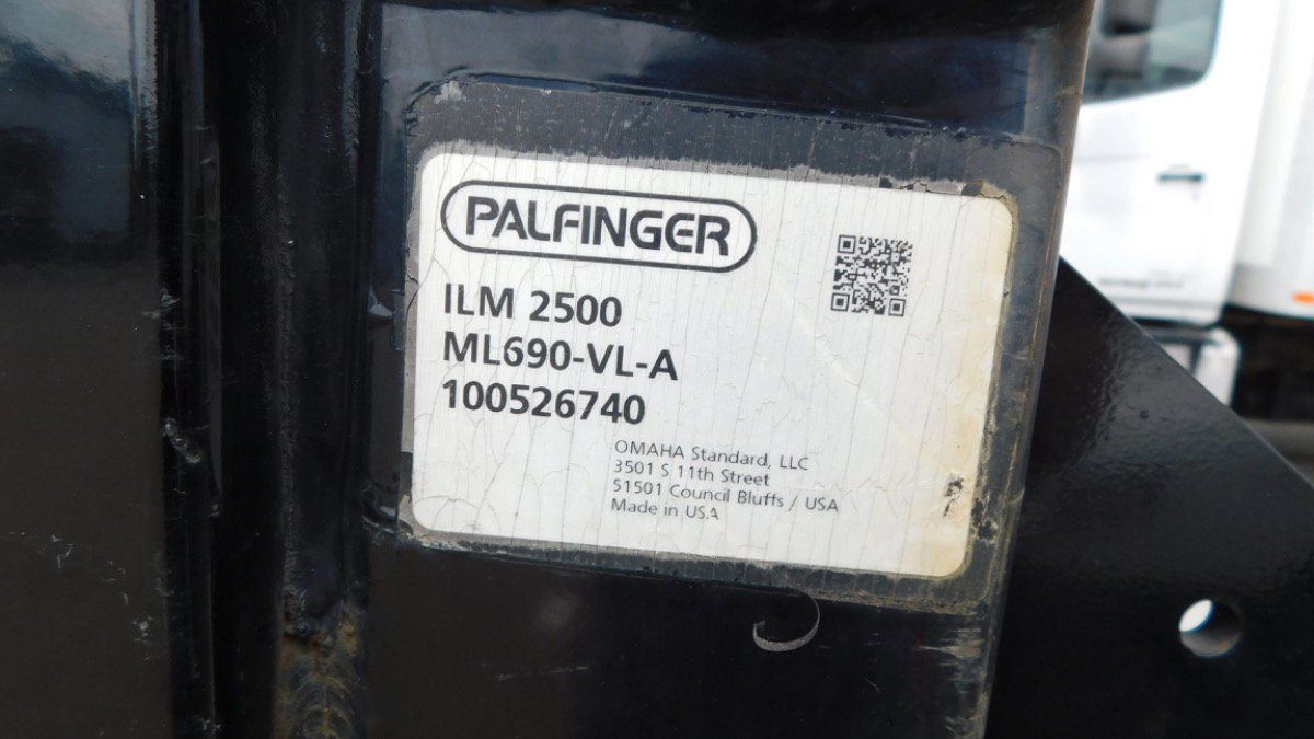 Used 2020 Isuzu NPR image 32