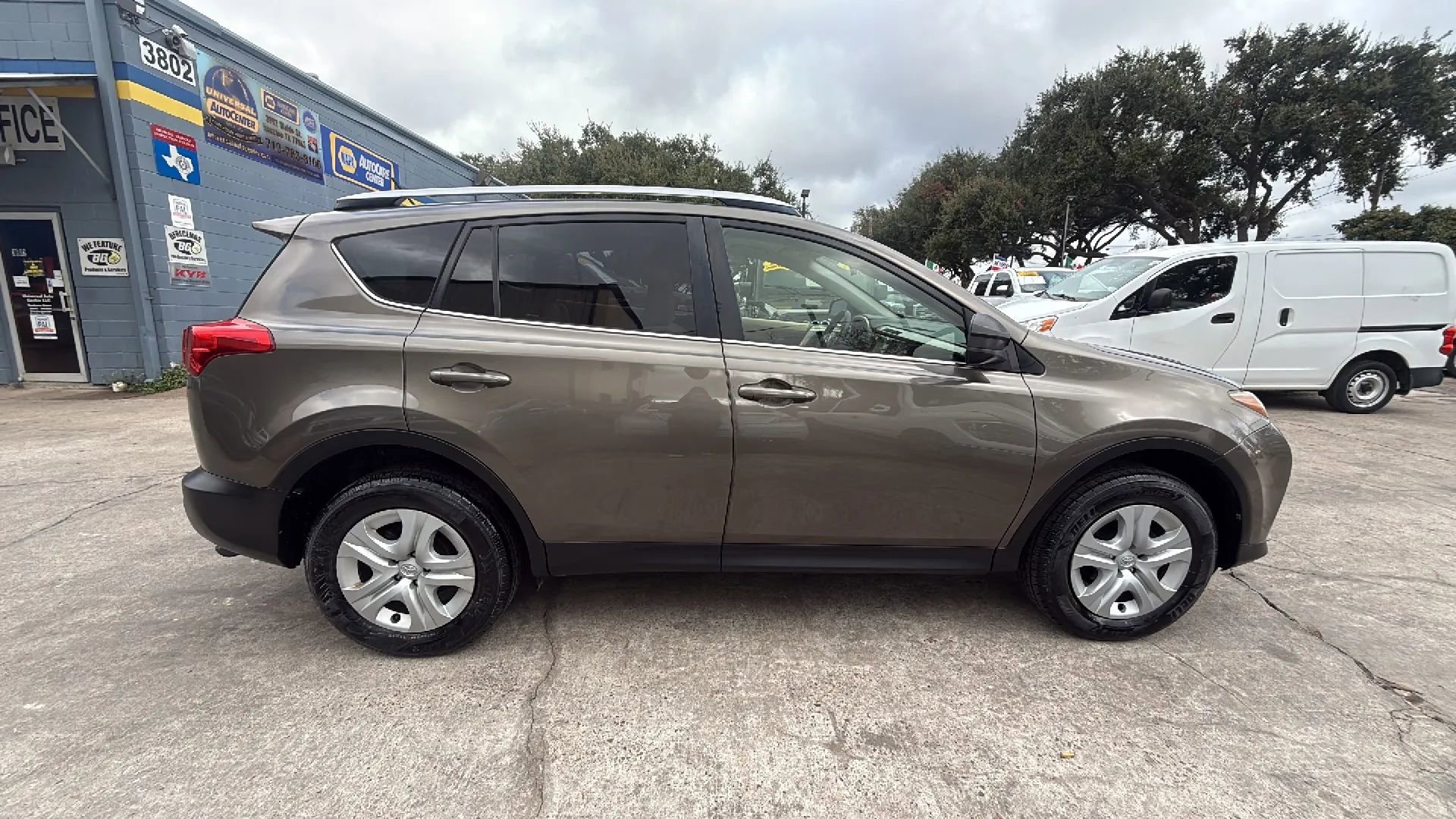 Used 2013 Toyota RAV4 LE image 8
