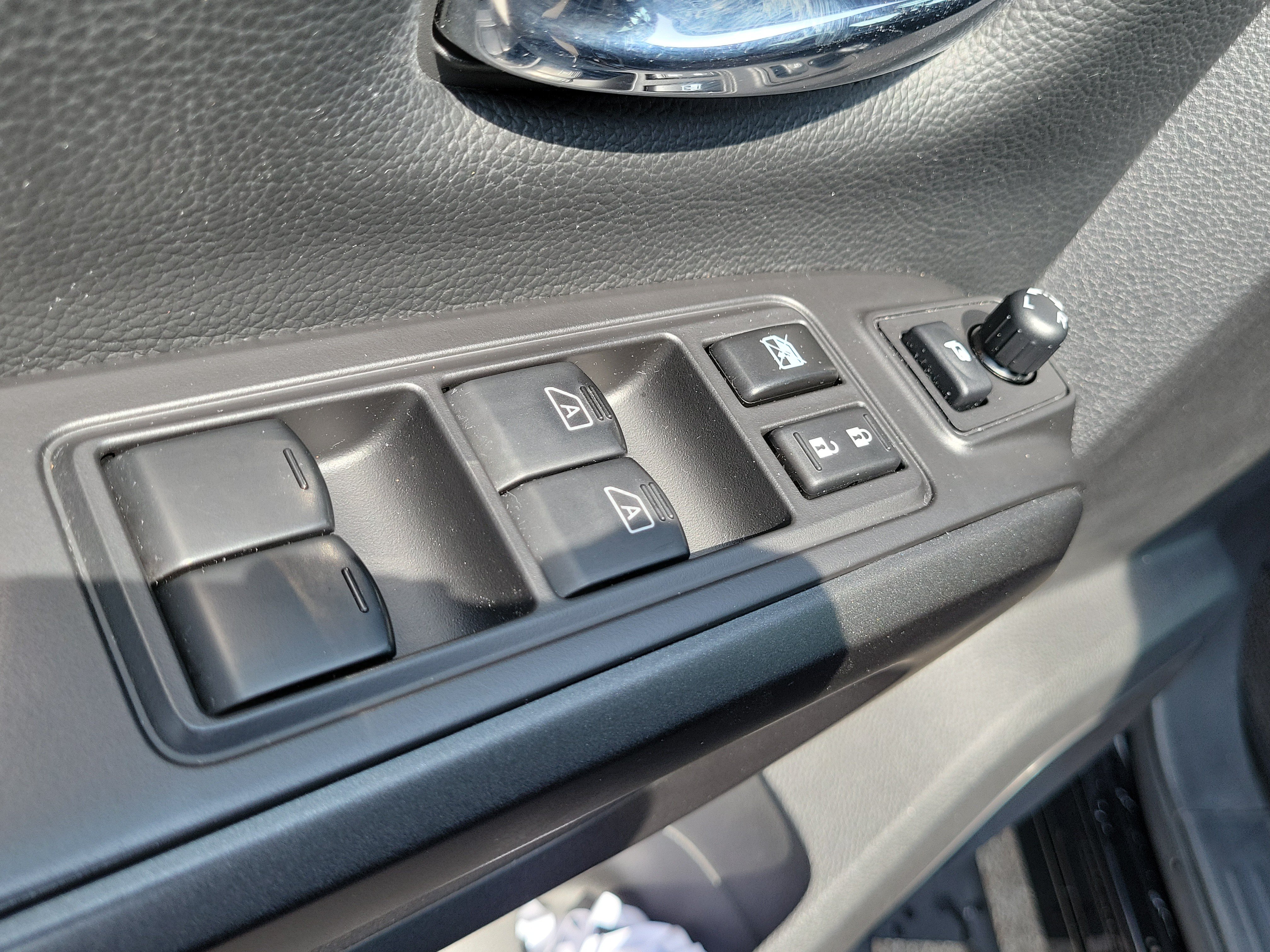 Used 2022 Nissan Titan PRO-4X w/ Pro-4x Convenience Package AWD/4WD image 19