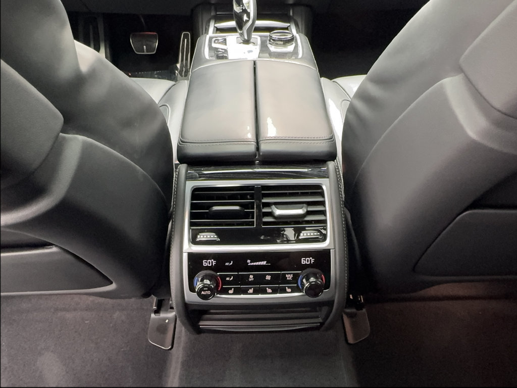 Used 2022 BMW 740i w/ Luxury Rear Seating Package RWD image 42