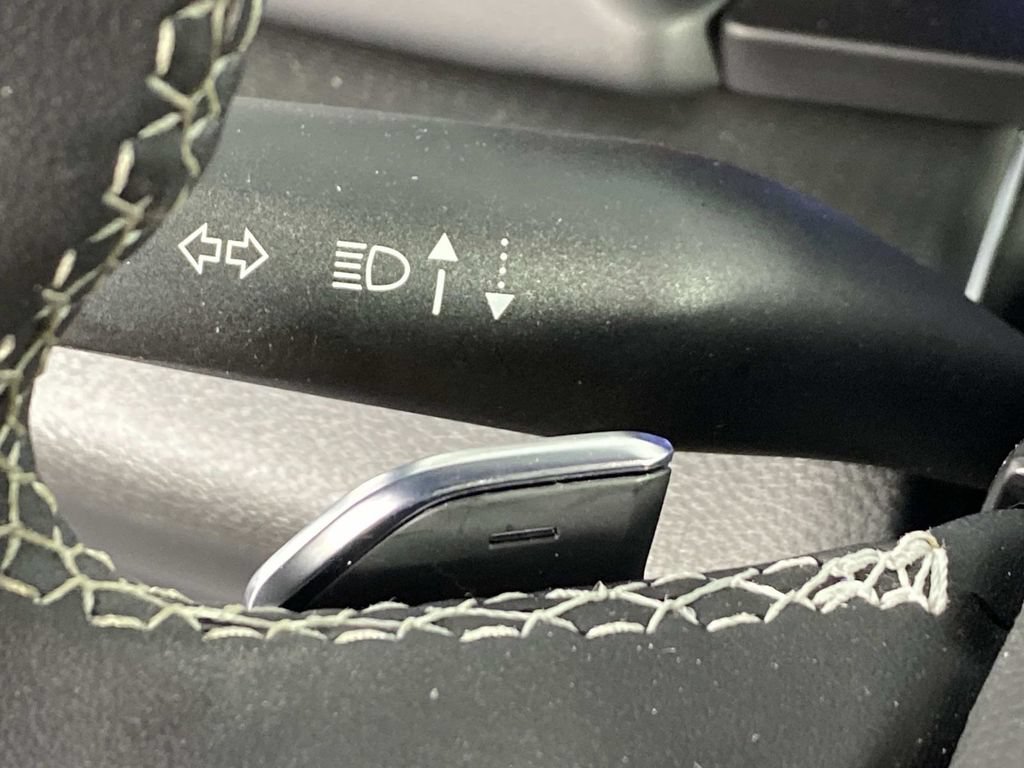 Used 2025 Jeep Grand Cherokee Altitude AWD/4WD image 17