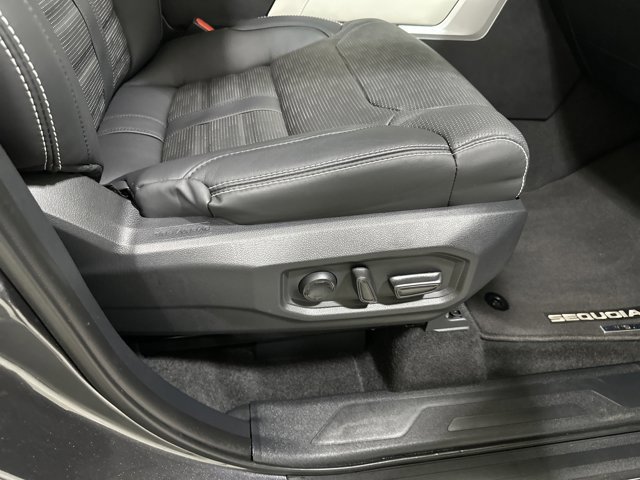 Used 2024 Toyota Sequoia Capstone AWD/4WD image 37