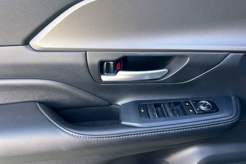 Certified 2025 Toyota Grand Highlander XLE image 13