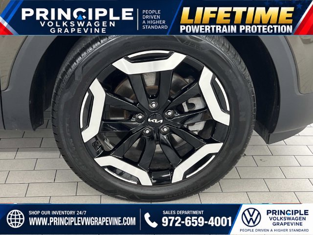 Used 2025 Kia Telluride S FWD image 3