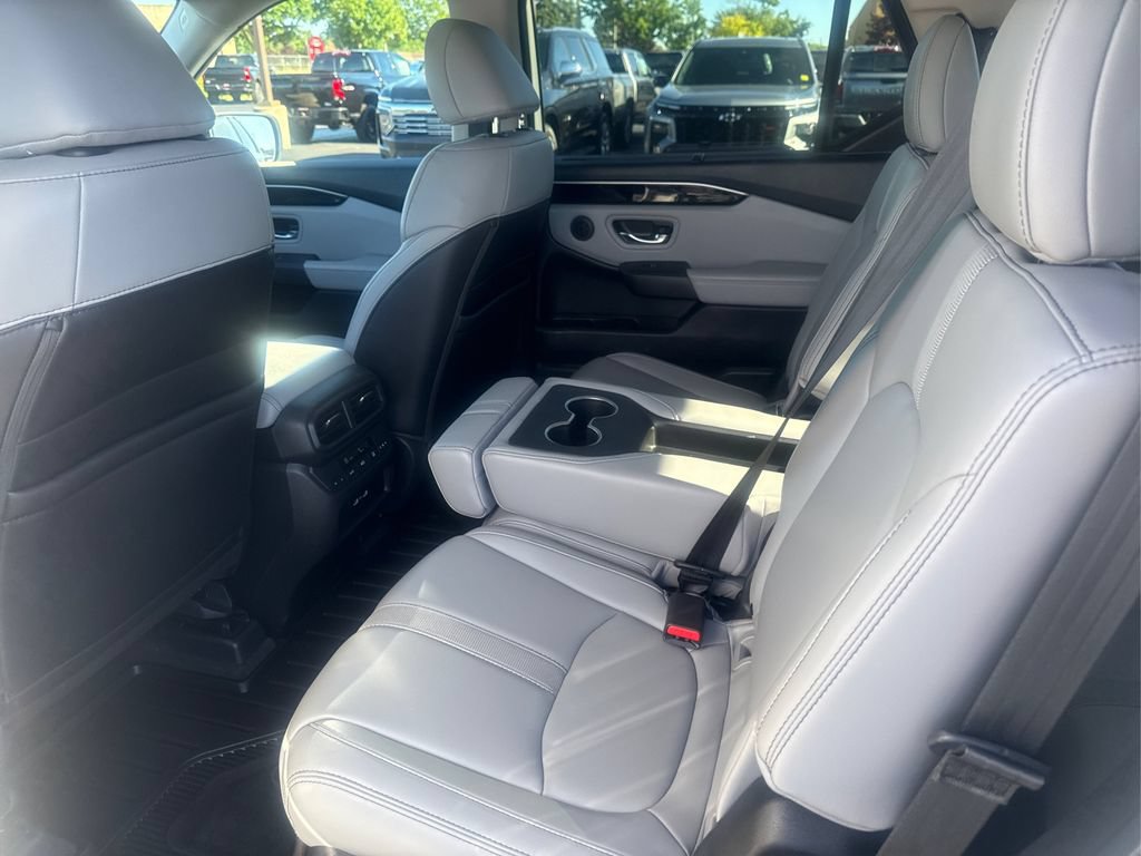 Certified 2023 Honda Pilot Touring image 21