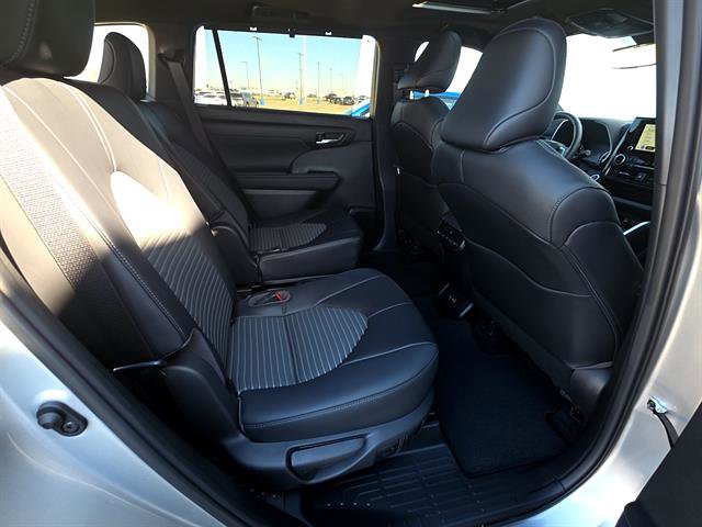 Used 2023 Toyota Highlander XSE FWD image 19