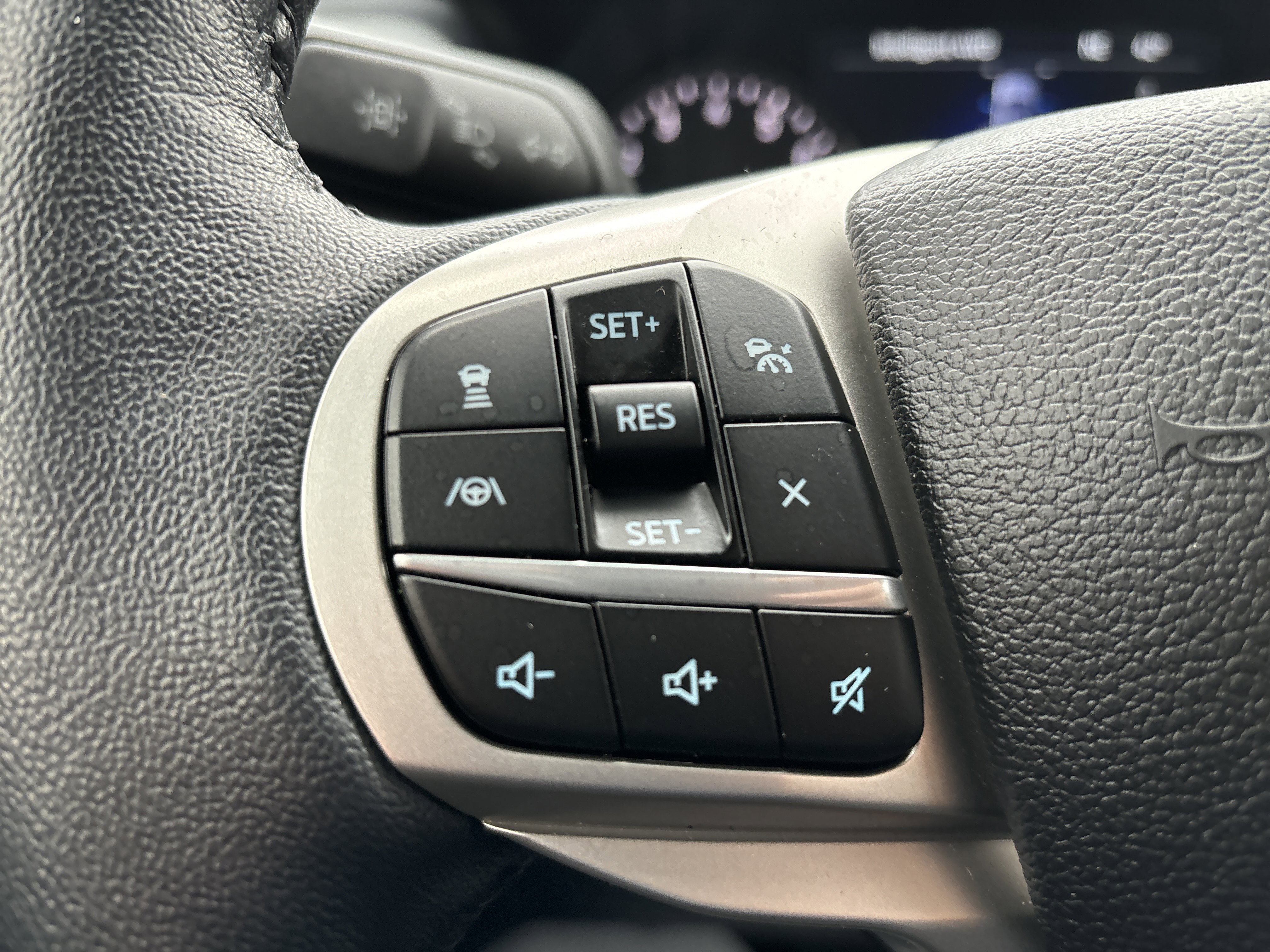 Used 2022 Ford Explorer XLT w/ Equipment Group 202A image 20