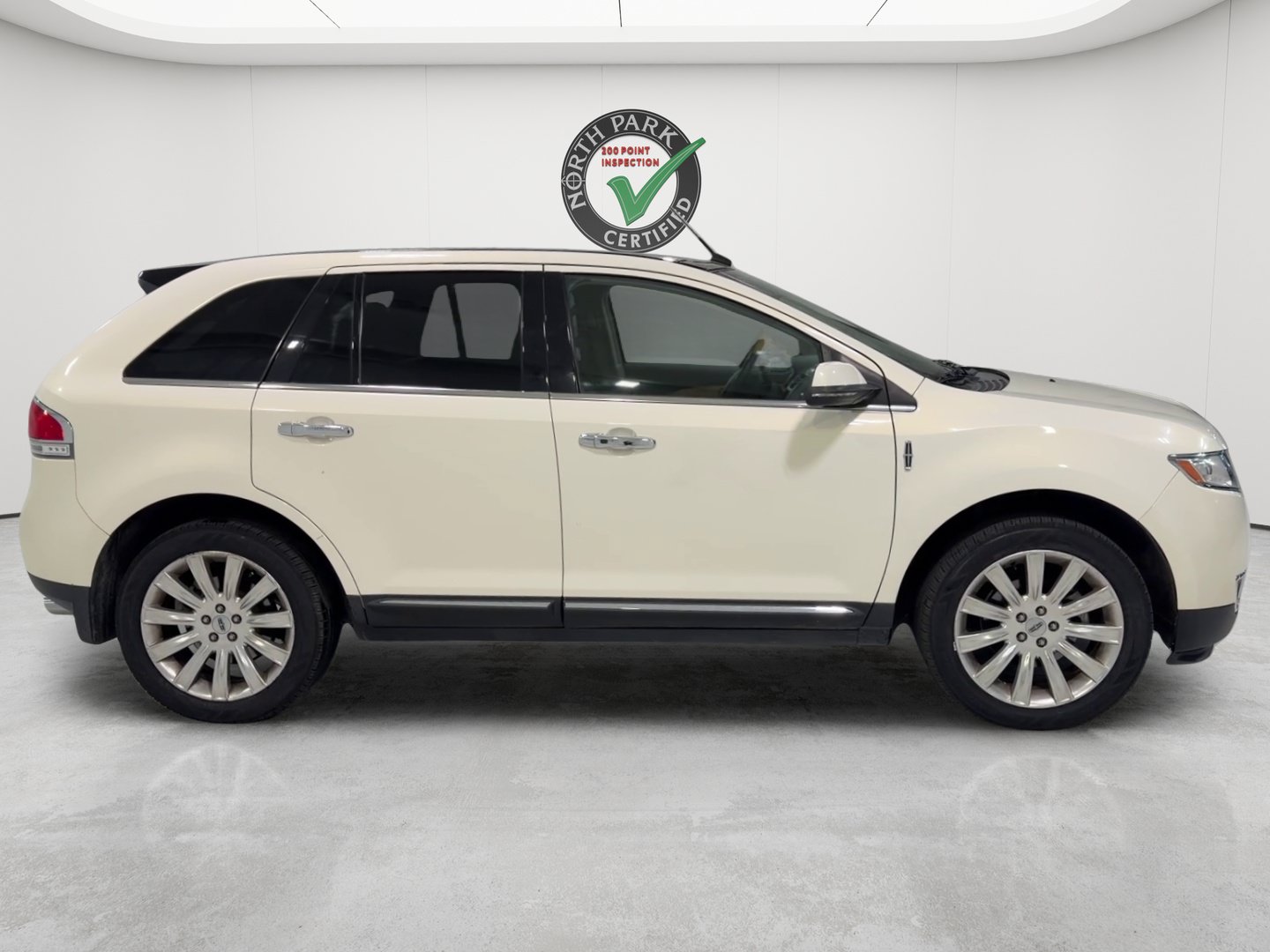 Used 2012 Lincoln MKX FWD image 6