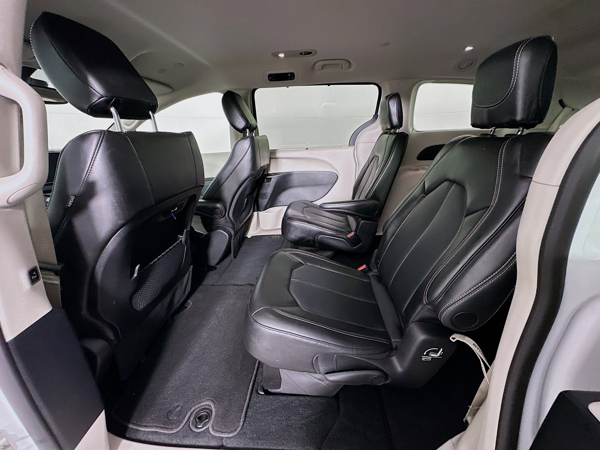 Used 2024 Chrysler Pacifica Touring-L FWD image 28