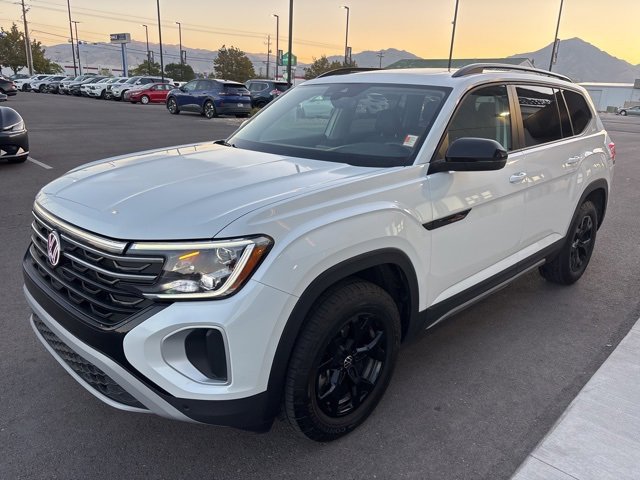 Used 2024 Volkswagen Atlas Peak Edition SEL image 3