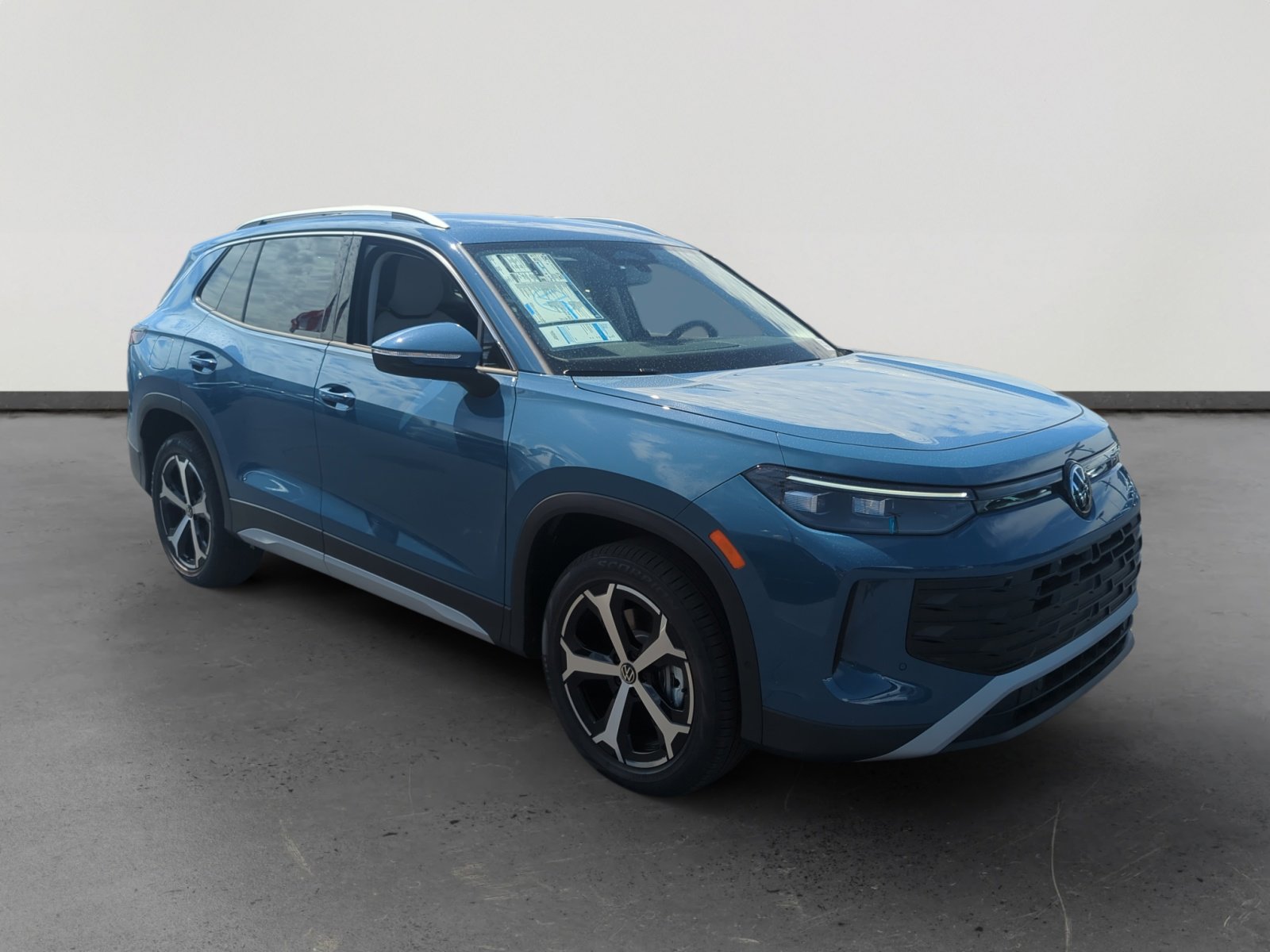 New 2025 Volkswagen Tiguan SE image 7