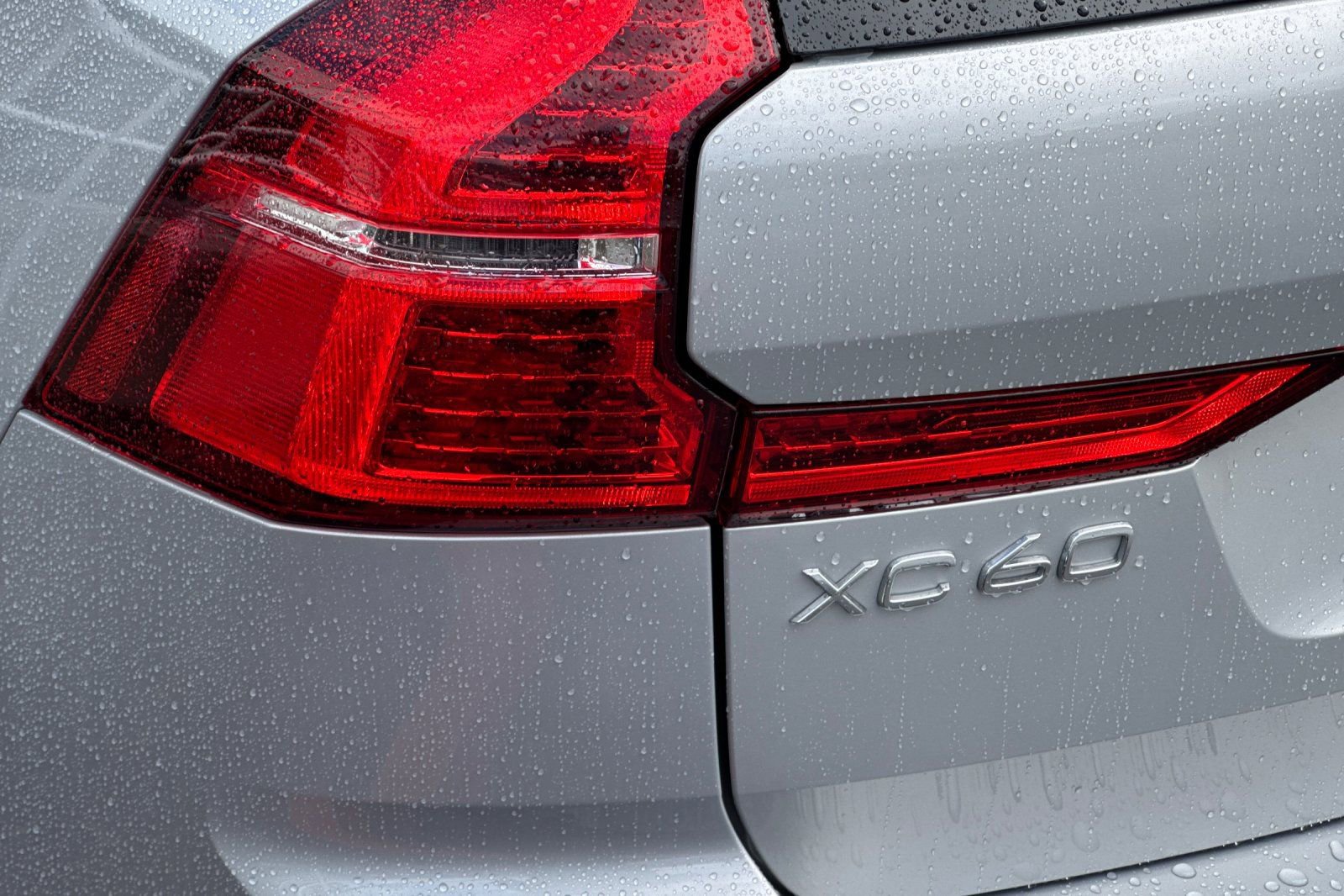 Used 2023 Volvo XC60 B5 Core FWD image 12