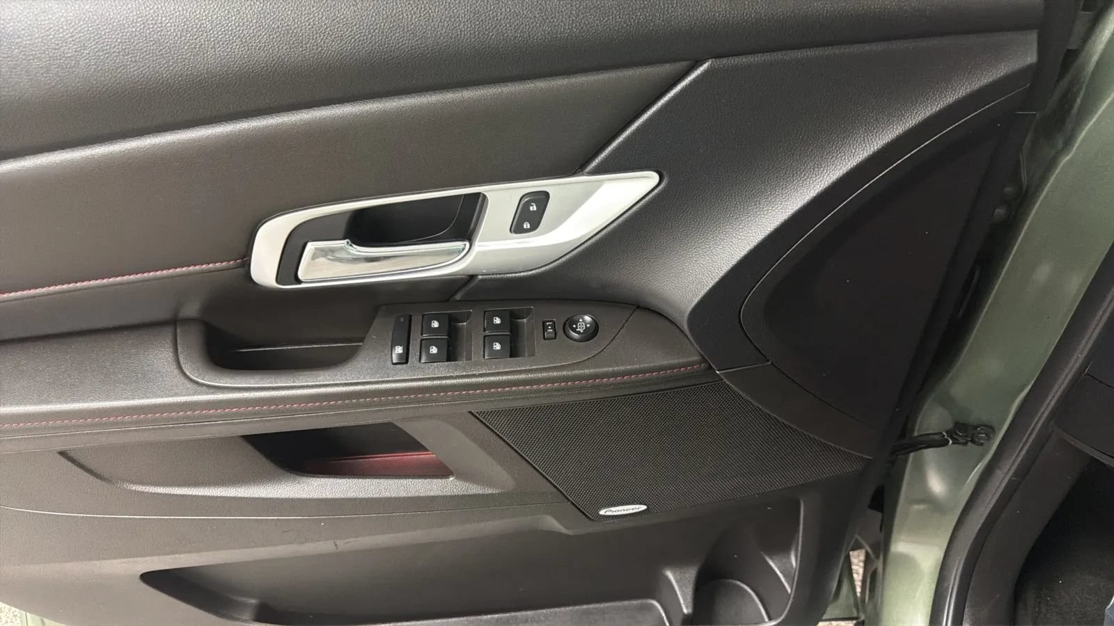 Used 2015 GMC Terrain SLE AWD/4WD image 16