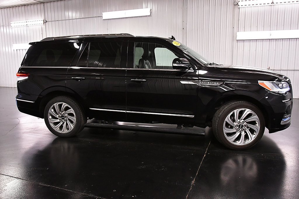 Used 2024 Lincoln Navigator Premiere image 8