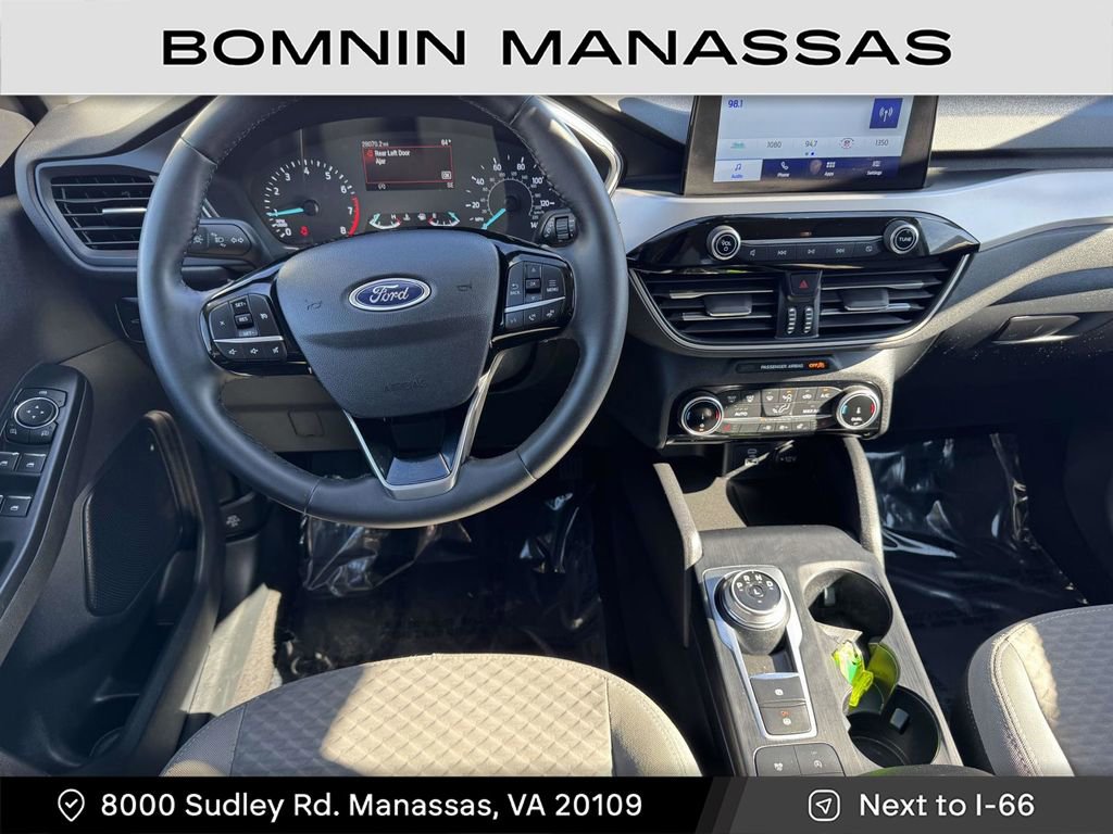 Used 2022 Ford Escape SE w/ SE Sport Appearance Package image 17