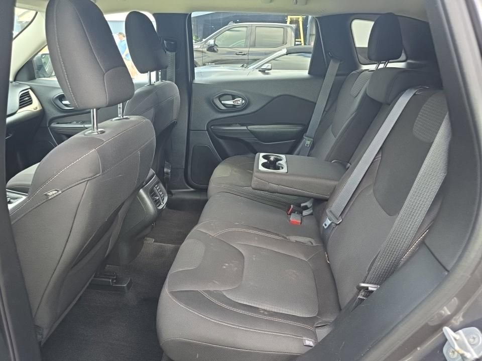 Used 2015 Jeep Cherokee Latitude w/ Cold Weather Group AWD/4WD image 10