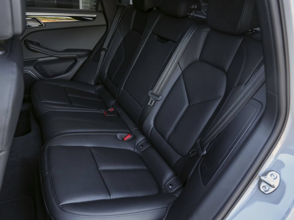 New 2025 Porsche Macan AWD/4WD image 33