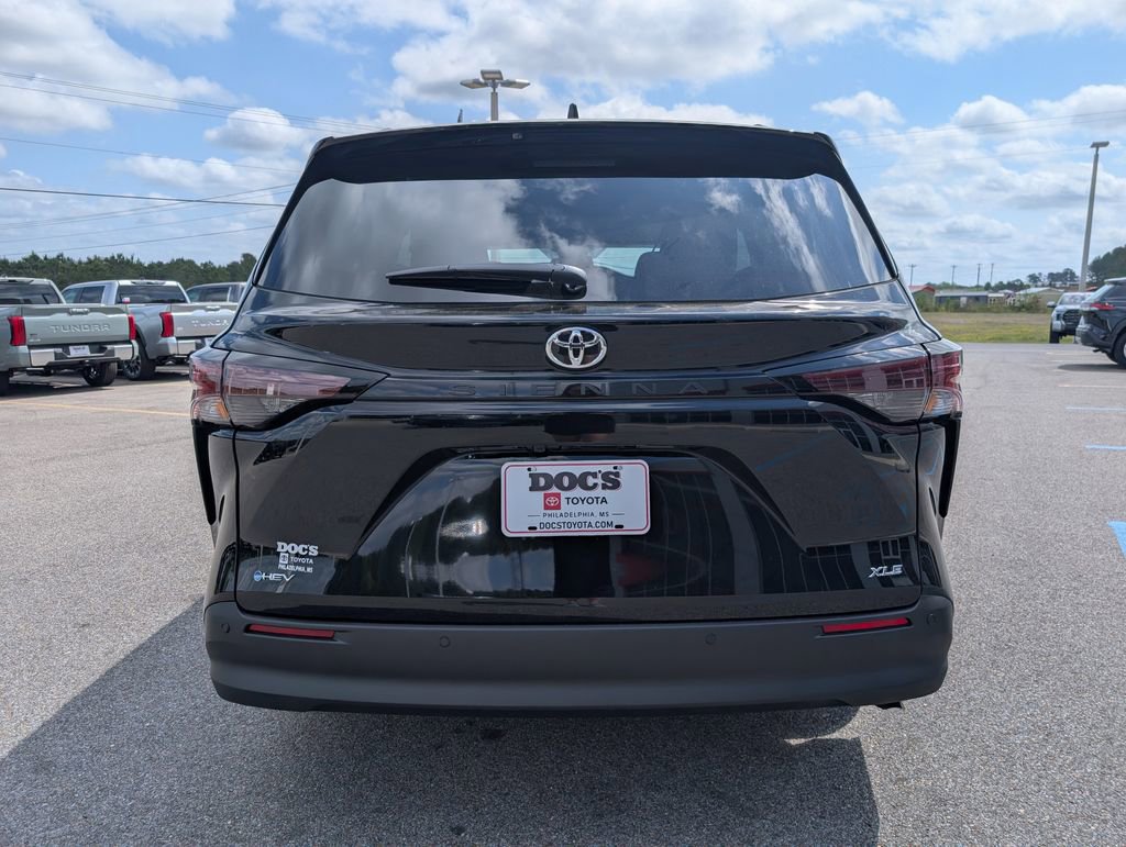 New 2026 Toyota Sienna XLE image 4