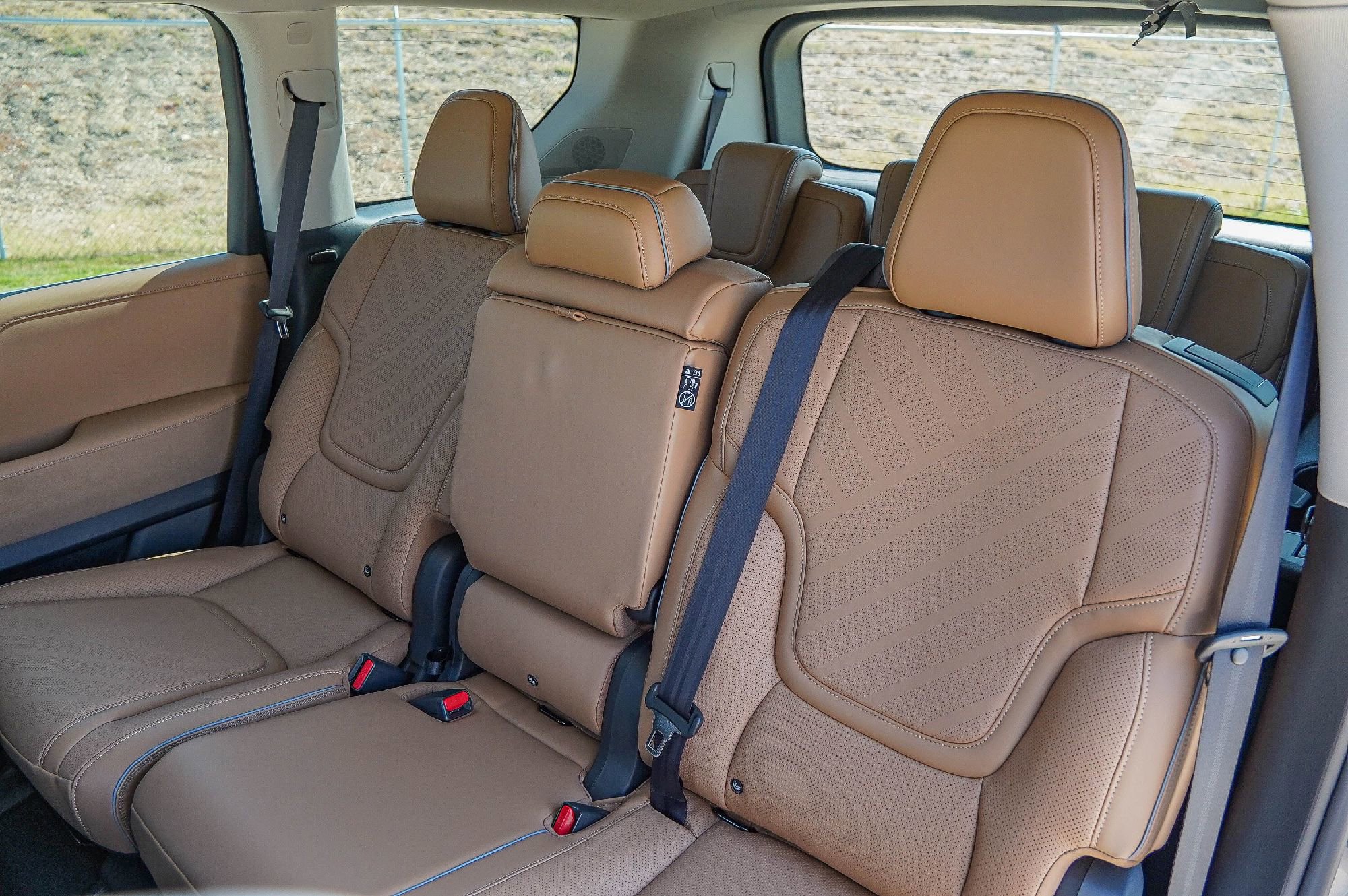 New 2026 INFINITI QX80 Luxe w/ Cargo Package image 25