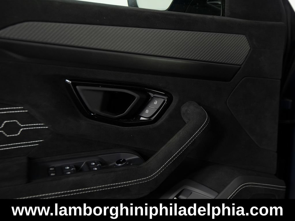 Used 2023 Lamborghini Urus Performante AWD/4WD image 13