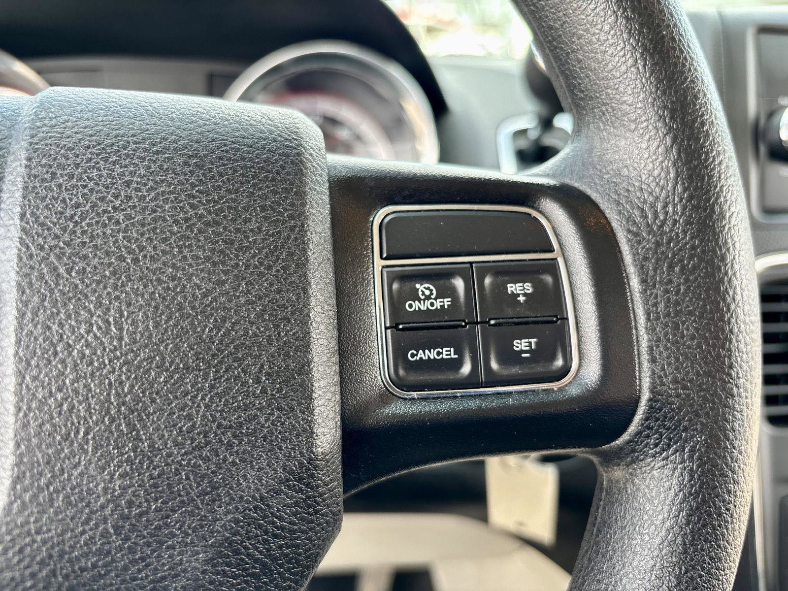 Used 2017 Dodge Grand Caravan SE image 18