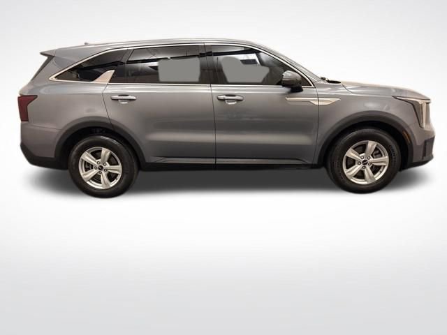 Certified 2024 Kia Sorento LX image 4