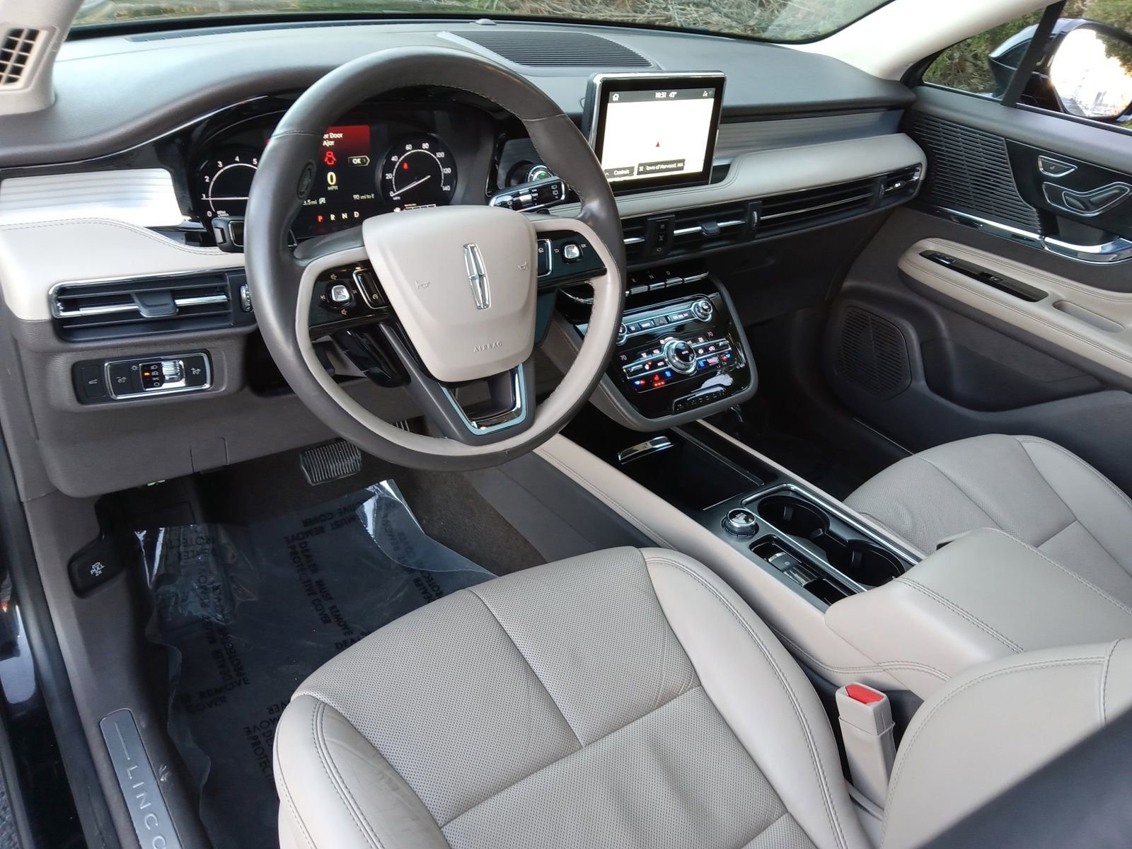 Used 2020 Lincoln Corsair Standard w/ Premium Package image 11