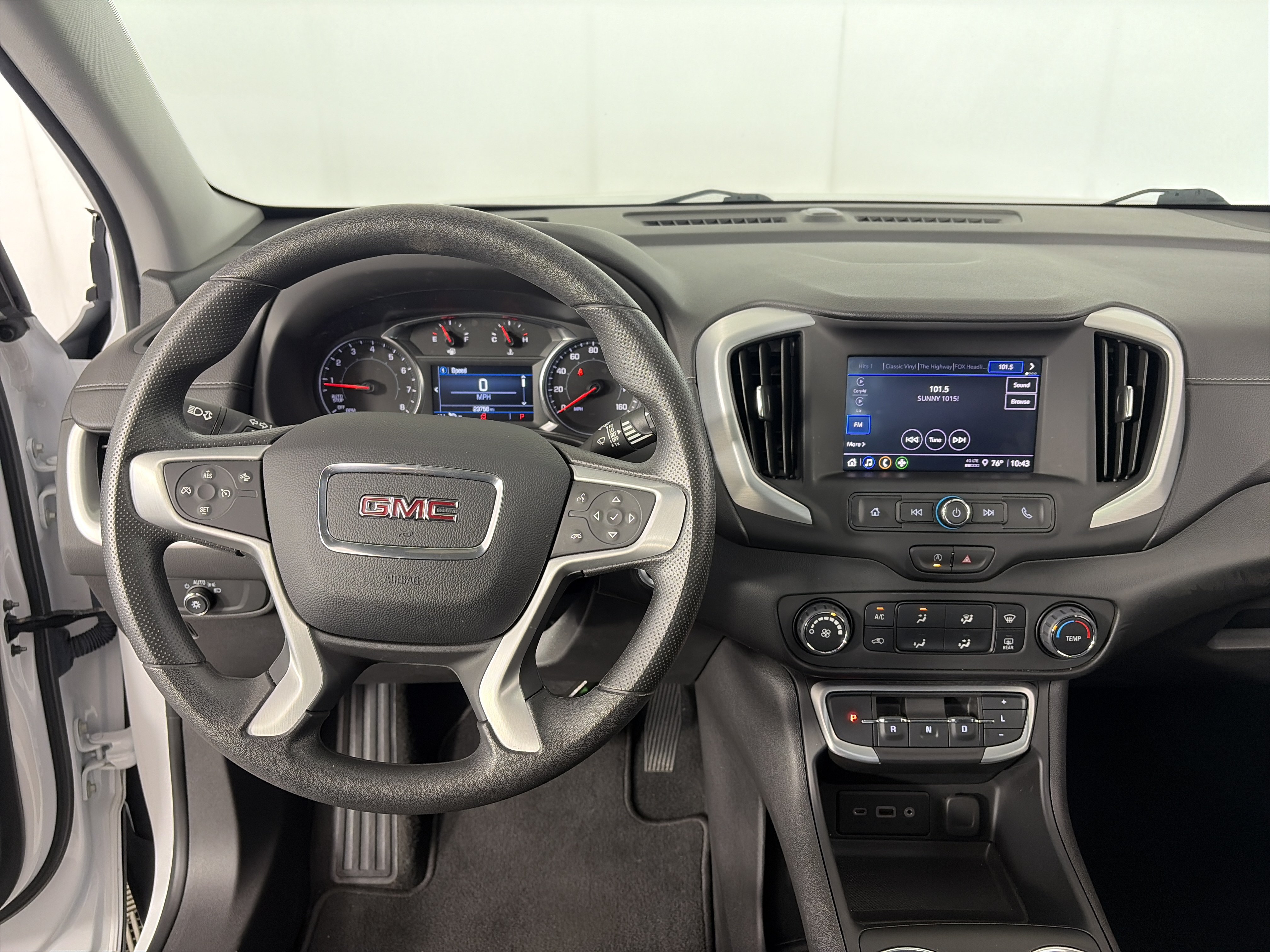 Used 2023 GMC Terrain SLE FWD image 3