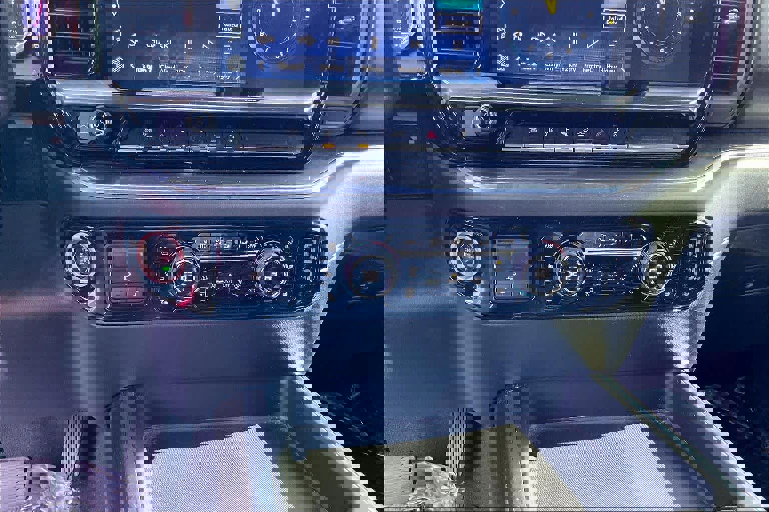 Used 2024 Chevrolet Silverado 3500 High Country w/ High Country Premium Package image 30