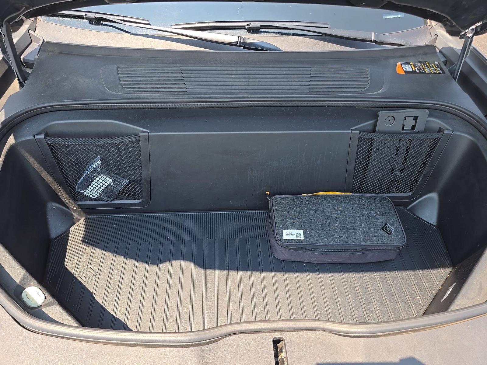 Used 2025 Rivian R1S Adventure Dual AWD/4WD image 25