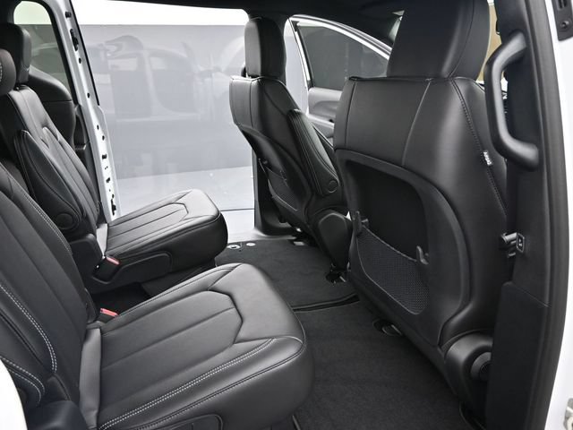 New 2025 Chrysler Voyager LX FWD image 18