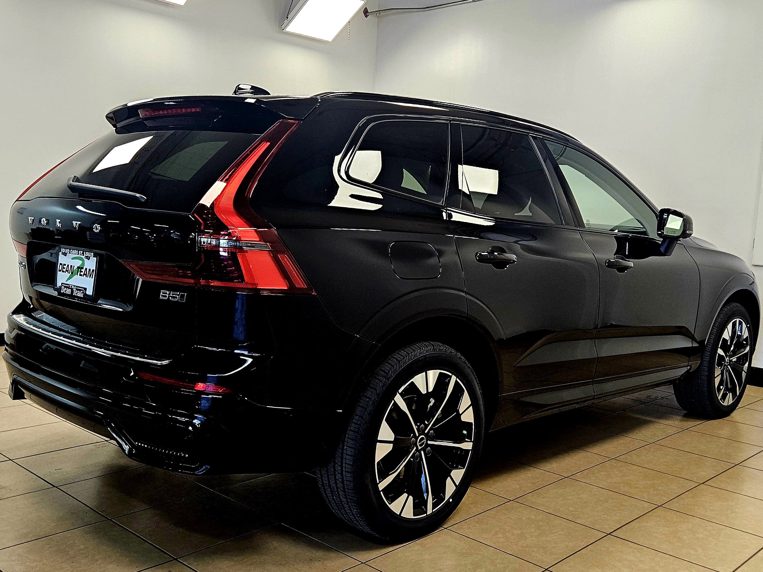 New 2026 Volvo XC60 B5 Plus w/ Protection Package Premier image 5