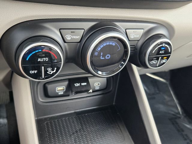 Certified 2025 Hyundai Venue SEL FWD image 9