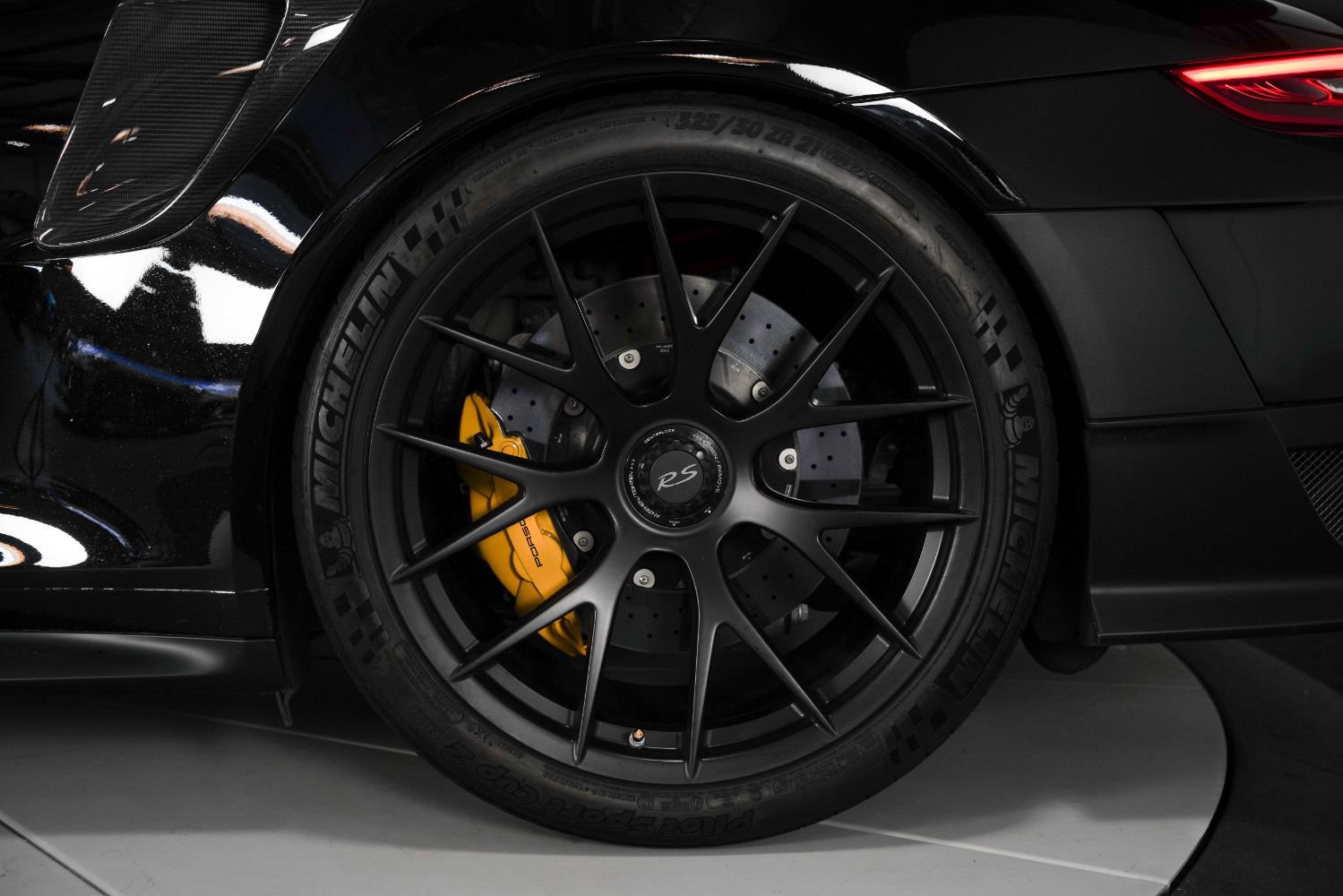 Used 2019 Porsche 911 GT2 RS RWD image 23
