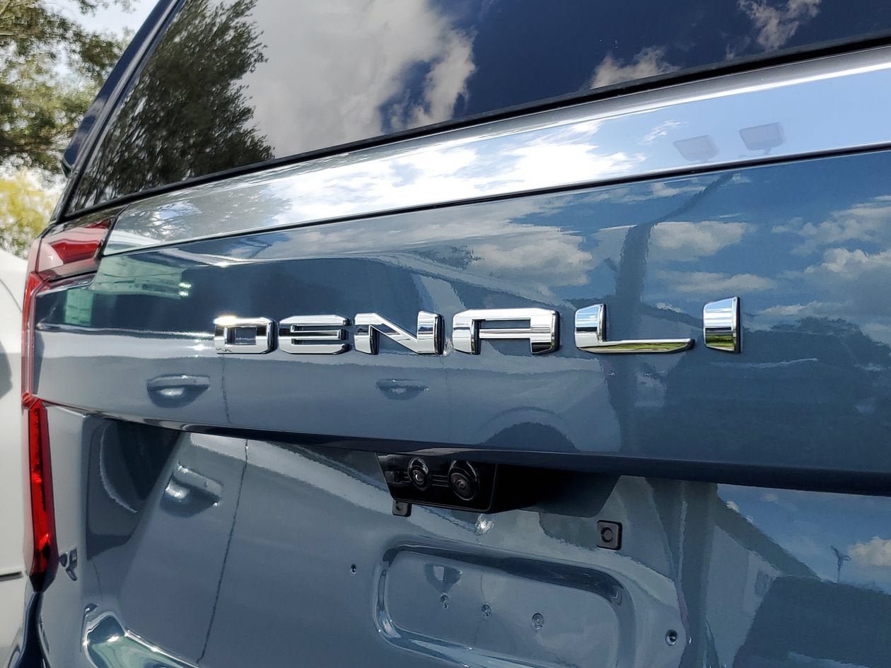 New 2026 GMC Yukon XL Denali w/ Denali Reserve Package RWD image 9