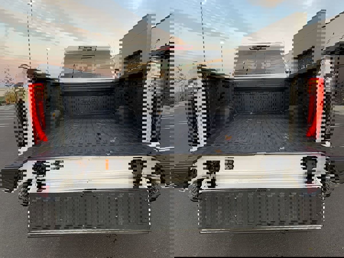 Used 2024 GMC Sierra 3500 SLT w/ SLT Premium Package image 14