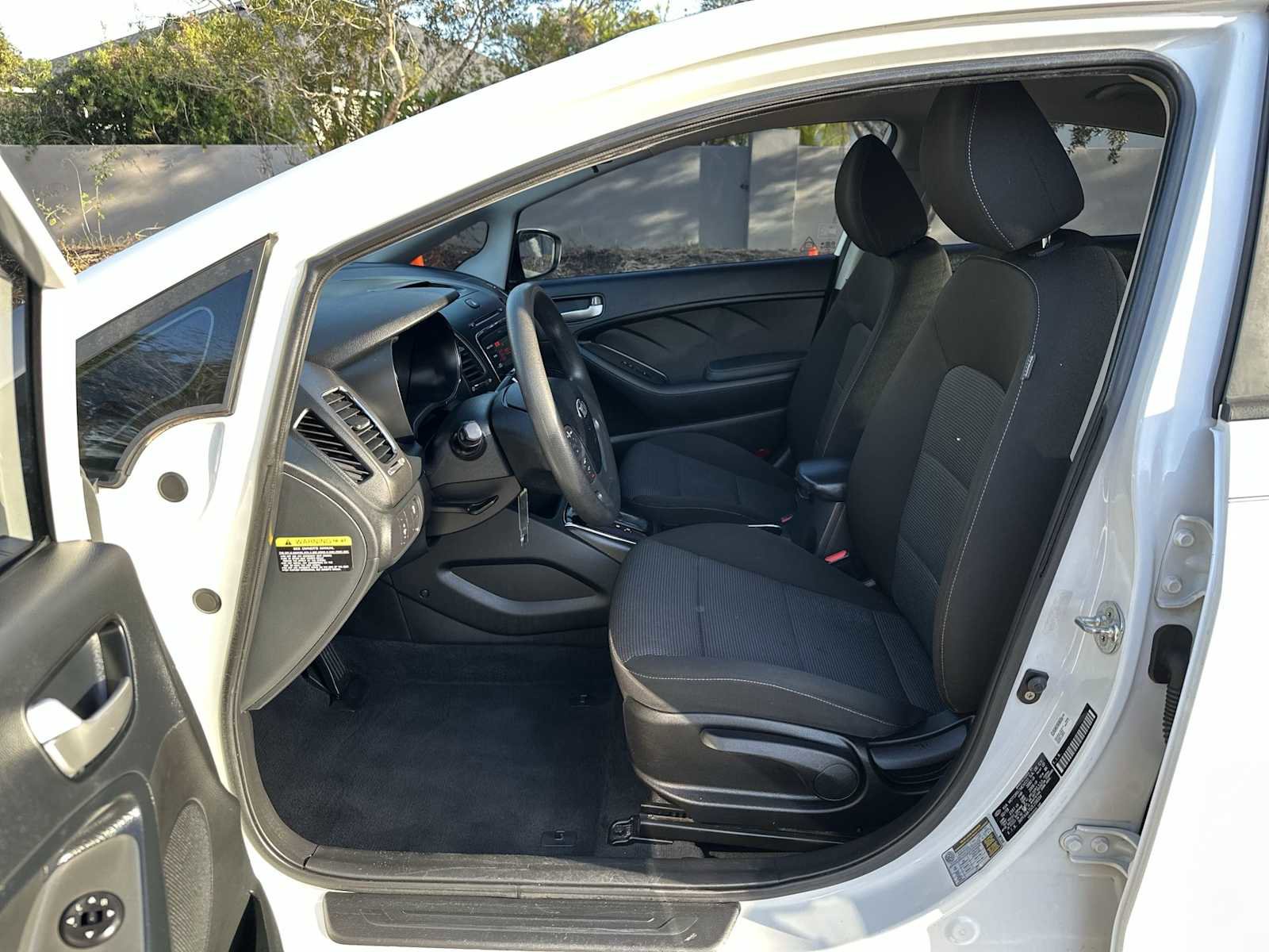 Used 2018 Kia Forte LX image 2