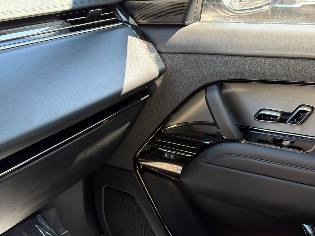 Used 2024 Land Rover Range Rover Sport SE image 32