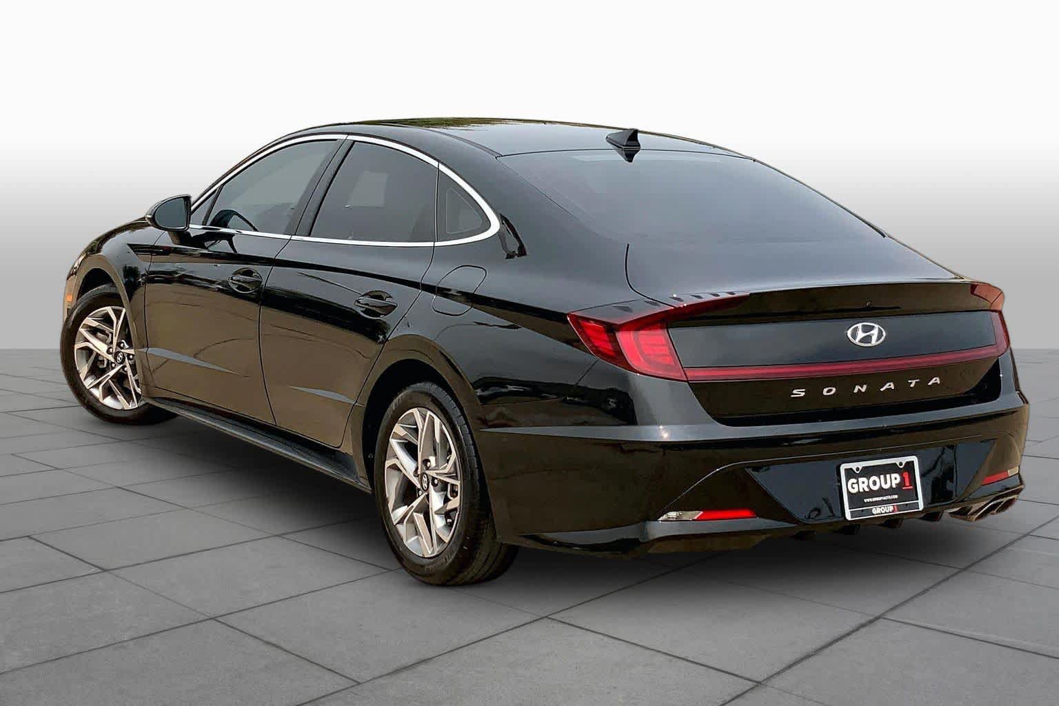 Used 2022 Hyundai Sonata SEL w/ Preferred Accessory Package FWD image 11